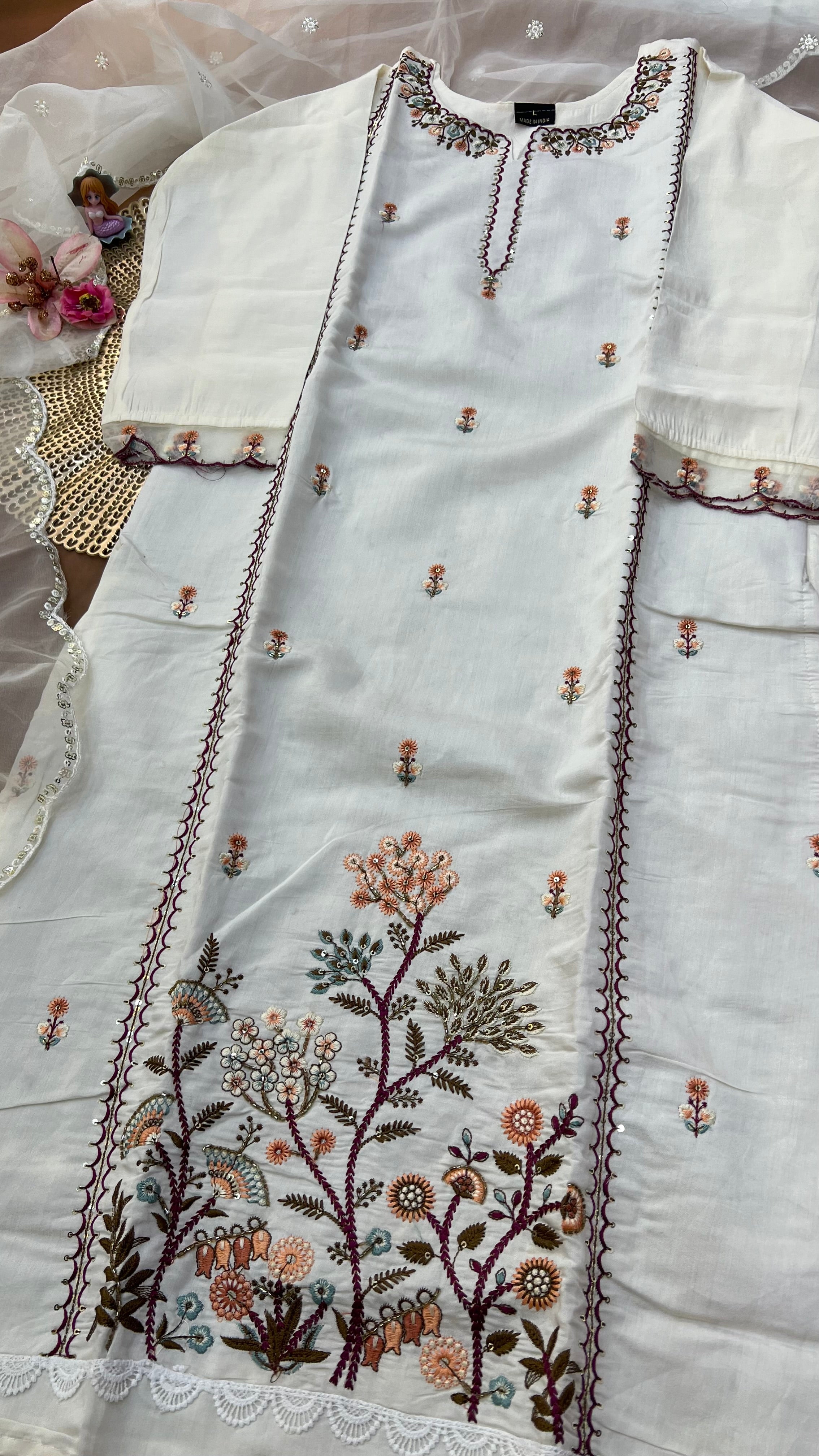 White Cotton Kurti with Hand Embroidered Floral Detailing 🌸