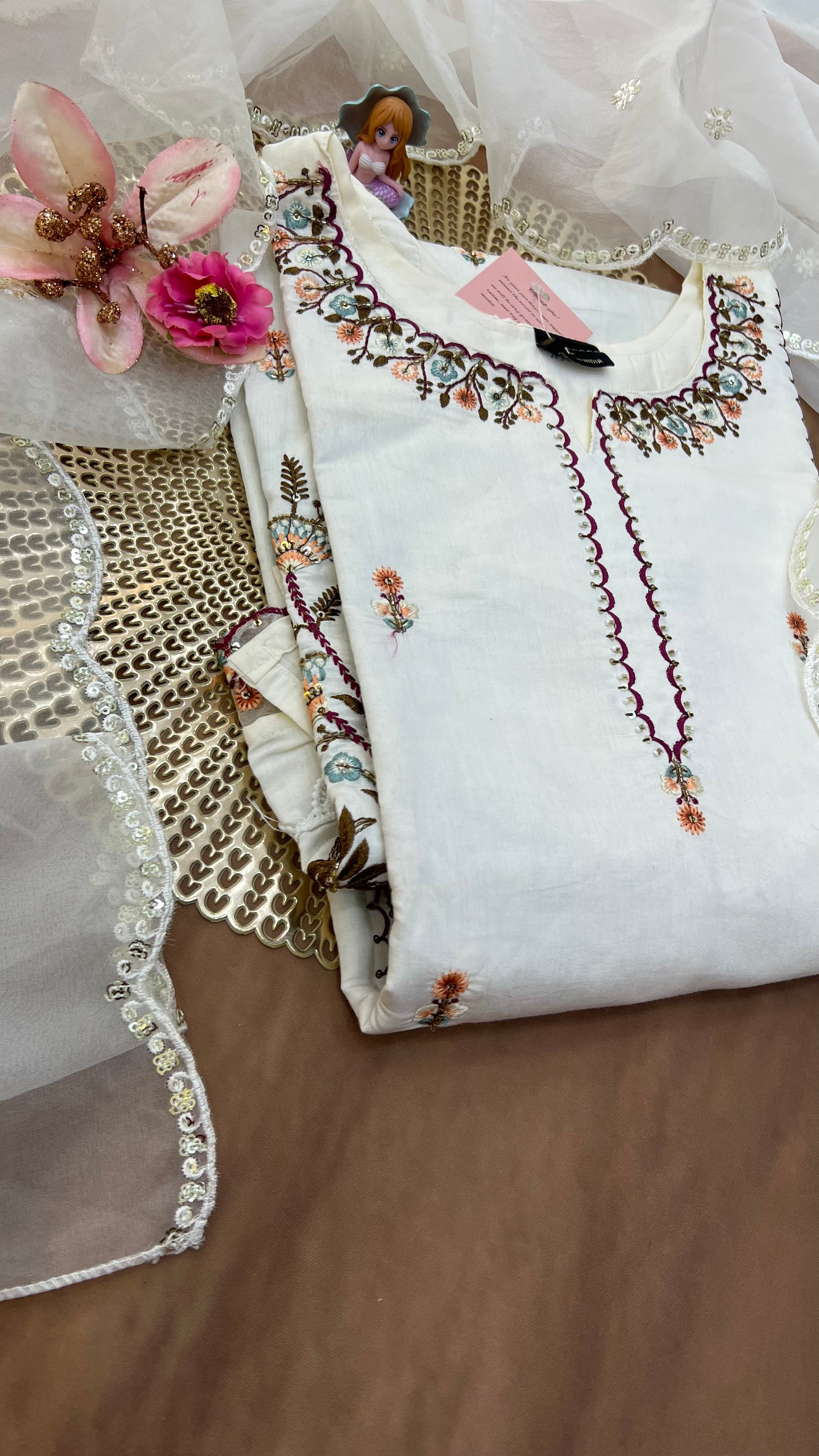 White Cotton Kurti with Hand Embroidered Floral Detailing 🌸