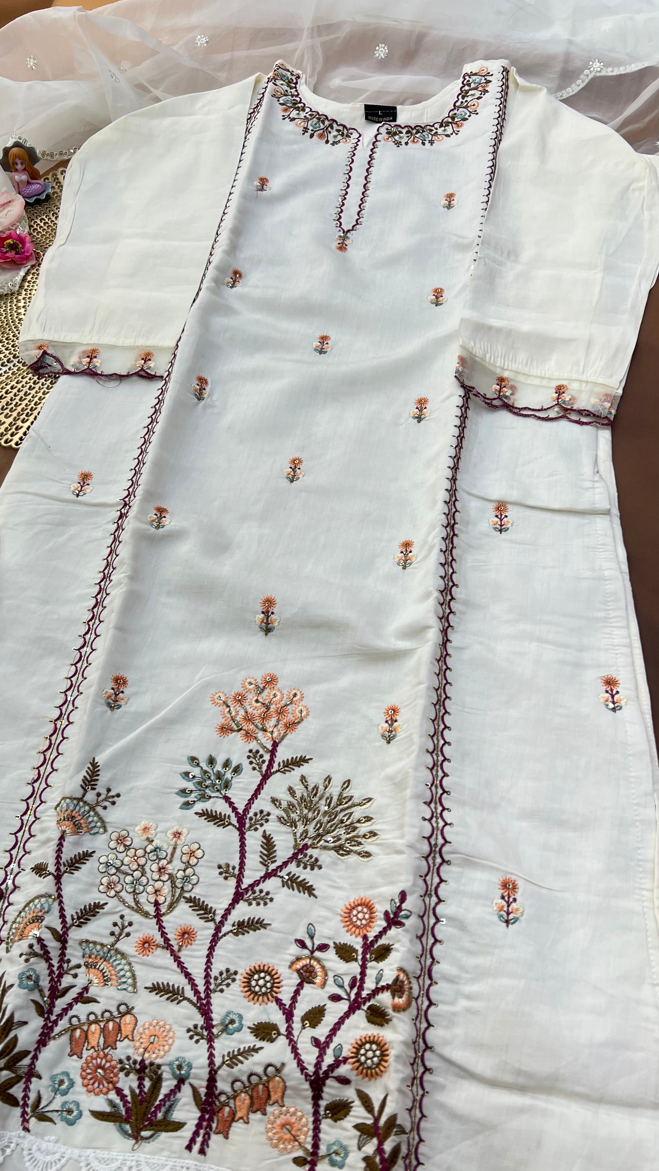 White Cotton Kurti with Hand Embroidered Floral Detailing 🌸