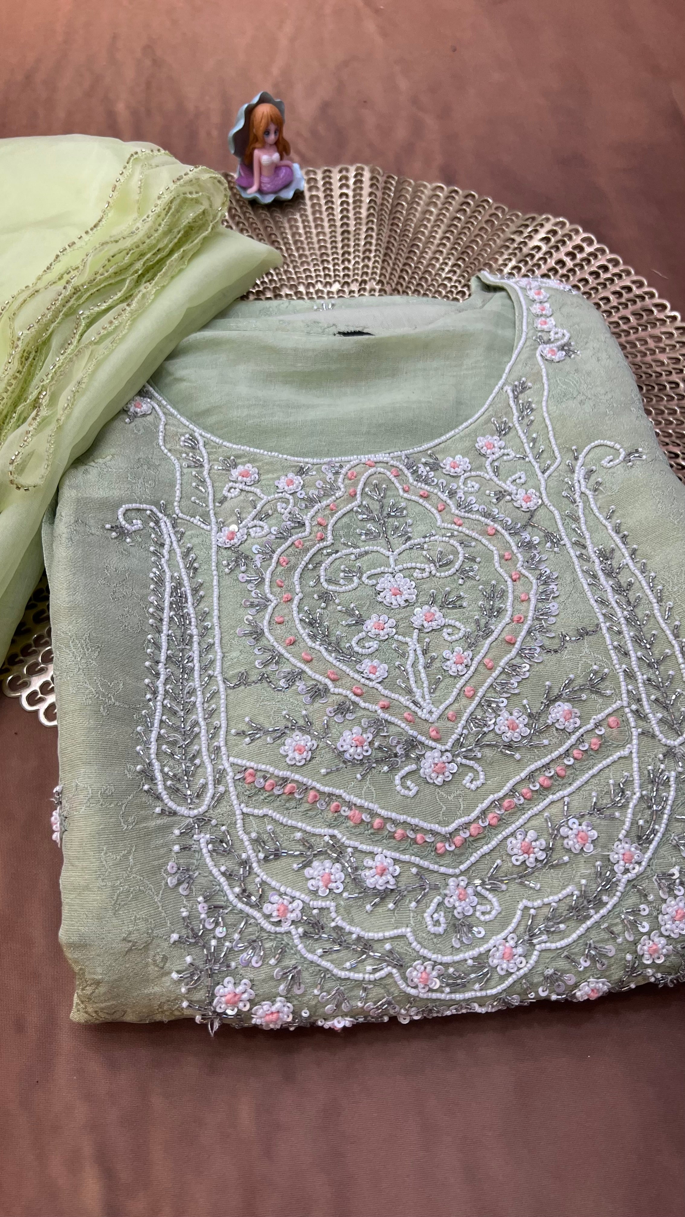 Pastel Green Embroidered Kurti Set with Floral Detailing